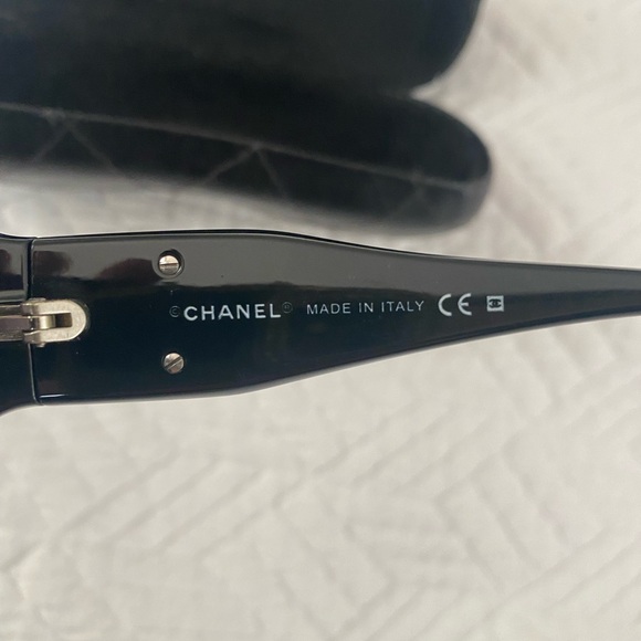 Chanel Black Quilted Sunglasses Case - Picture 4 of 9